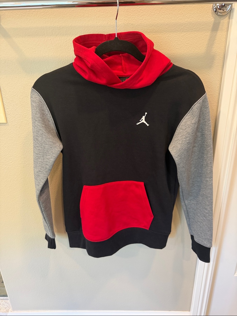 Jordan Boys Hoodie Sweatshirt. M